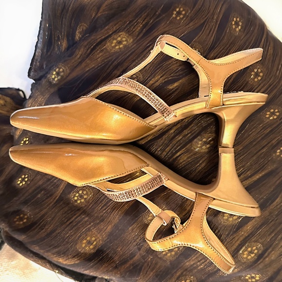 ALEX MARIE Gold Patent Leather Heels - Picture 3 of 7